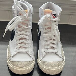 Nike Women's White and Black High-Top Sneakers 7.5M